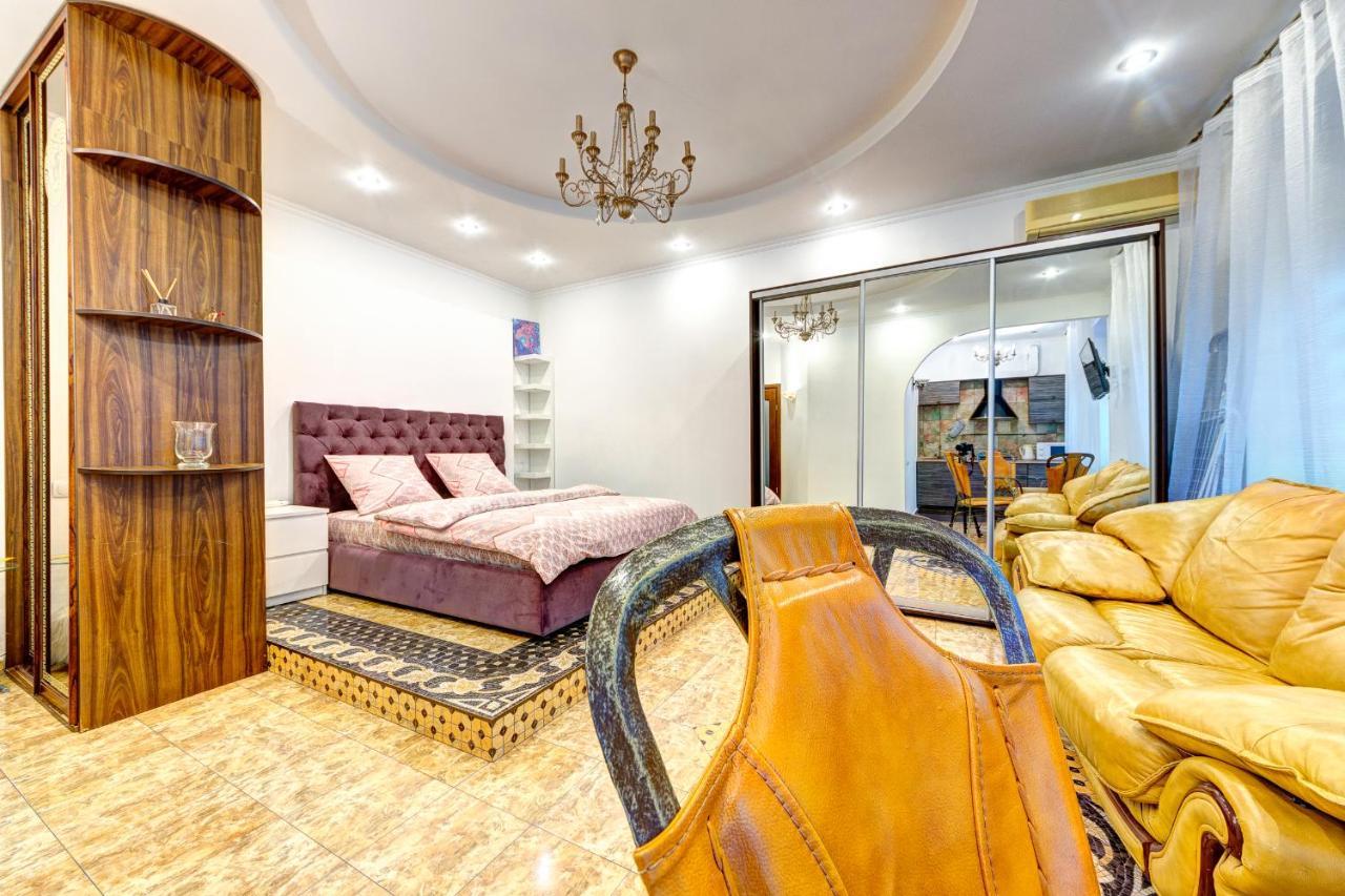 Світло! Vip Apartment In The Druzhby Narodiv Metro Station キエフ エクステリア 写真