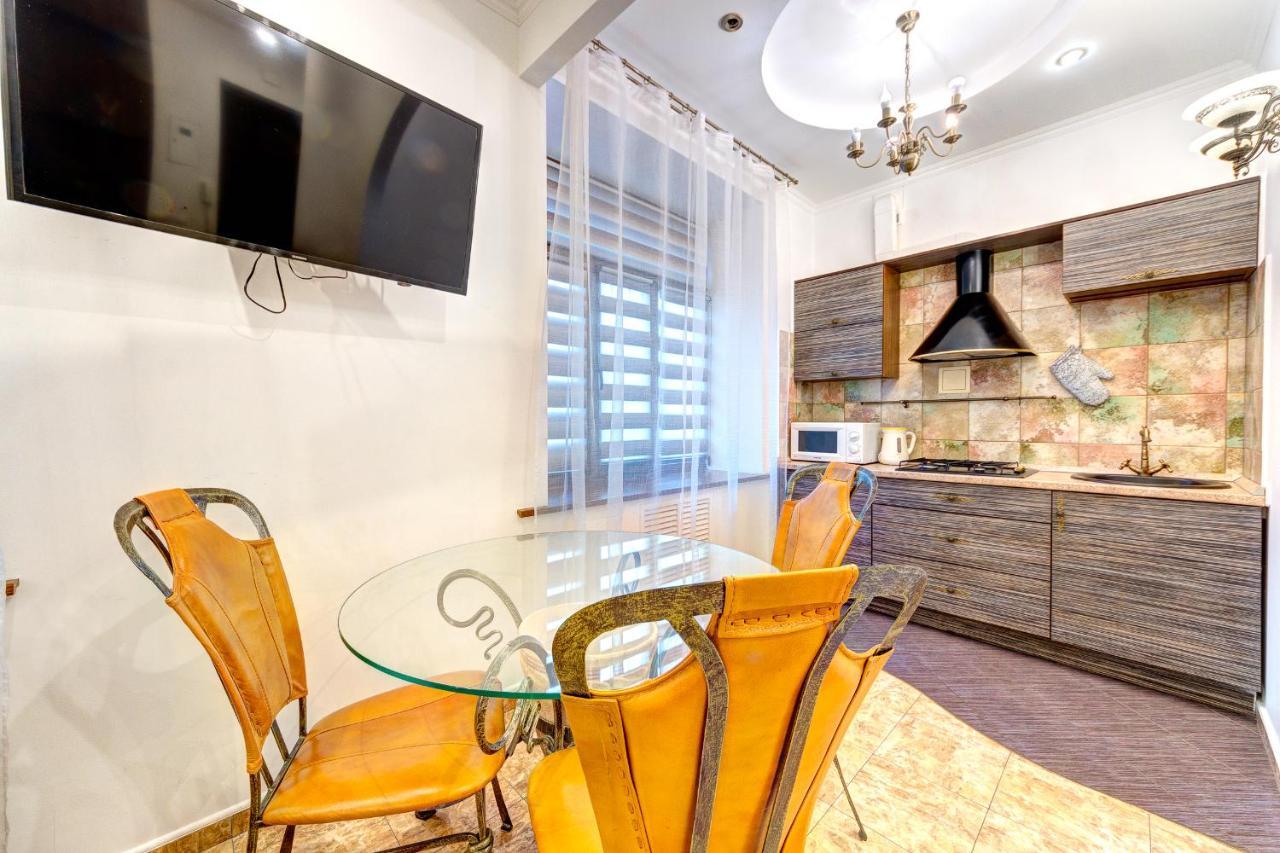 Світло! Vip Apartment In The Druzhby Narodiv Metro Station キエフ エクステリア 写真